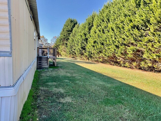 Building Photo - Mobile Home For Rent
