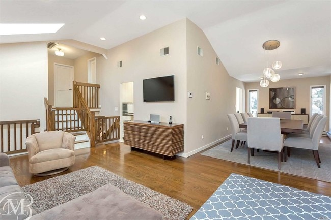 Foto del edificio - 28 Harriet Dr