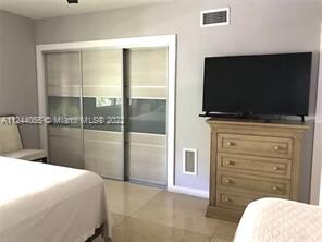 Building Photo - 10190 Collins Ave