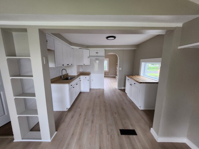 Building Photo - 210 Kirsch Dr