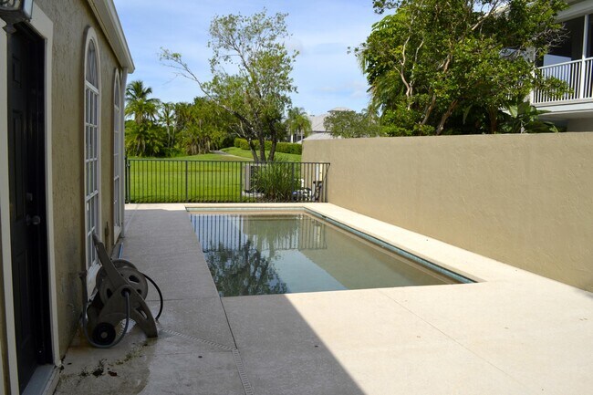 Foto del edificio - 11875 Pebblewood Dr