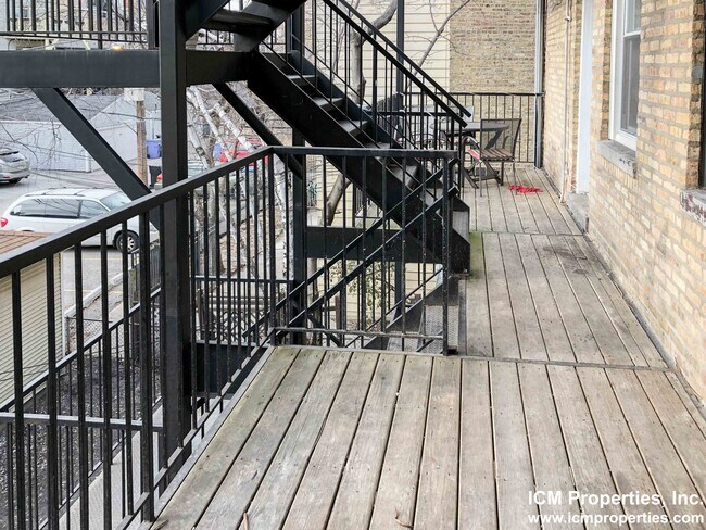 Foto del edificio - 3740 N Sheffield Ave