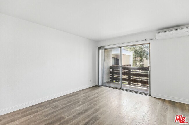 Foto del edificio - 320 S Ardmore Ave