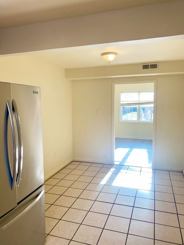 Building Photo - 8602 Middle Rd