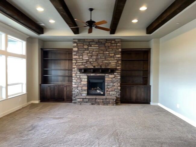 Building Photo - Gorgeous North Eagle 3bed 2.5bath Home