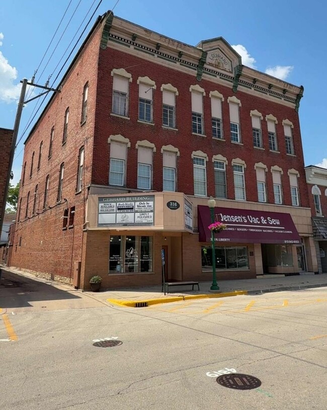 Building Photo - 318 Liberty St
