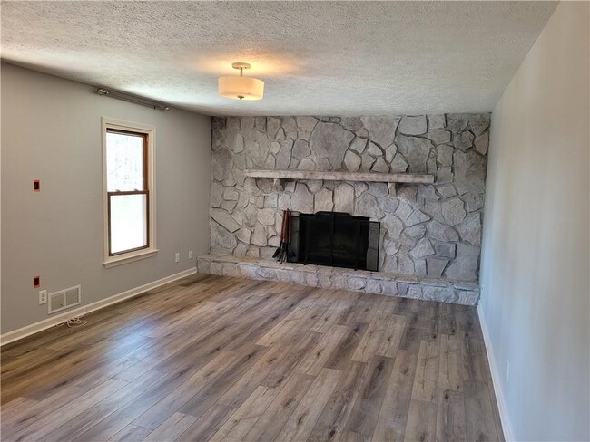 Building Photo - 316 Chattahoochee Way