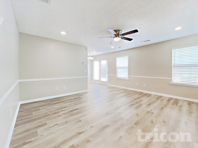 Foto del edificio - 6125 Smoke Ridge Ln