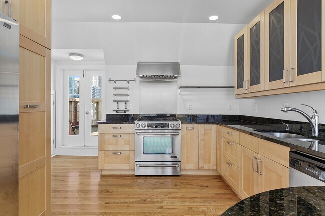 Building Photo - 81 Peachtree Pl NE