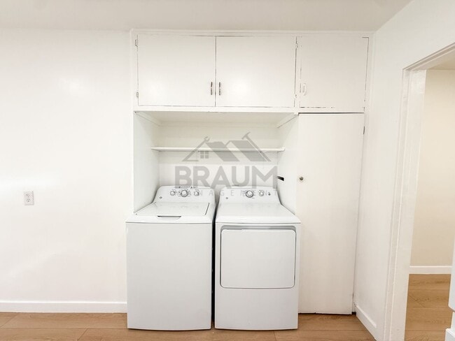 Photo - 15550 Vanowen St (Los Angeles, CA) Apartment