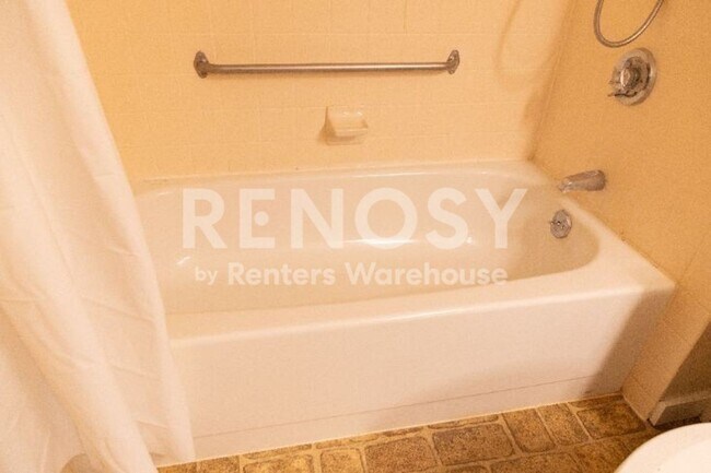 Building Photo - Available Now Spacious 1 bedroom 1 bath lower level Condo in Richfield -- 55+
