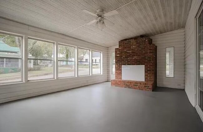 Building Photo - 308 Hale St