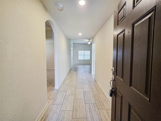 Foto del edificio - 332 Lone Mountain Dr