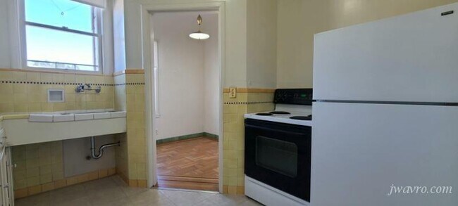 Building Photo - 336 Claremont Blvd