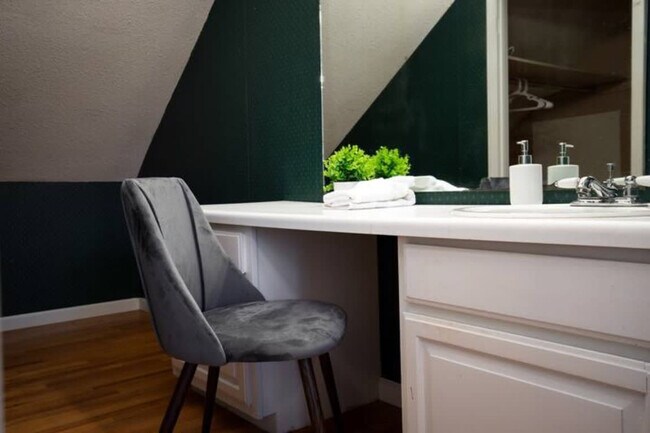 Building Photo - 3309 Hillcrest Ln