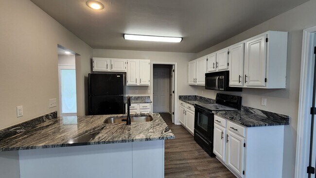 Building Photo - 3 Bedroom, 2 Bathroom Newly Renovated Home...