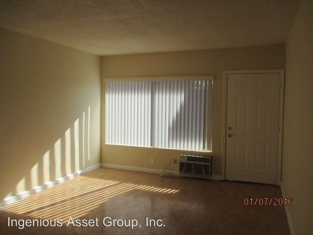 Building Photo - 8805 Orion Ave