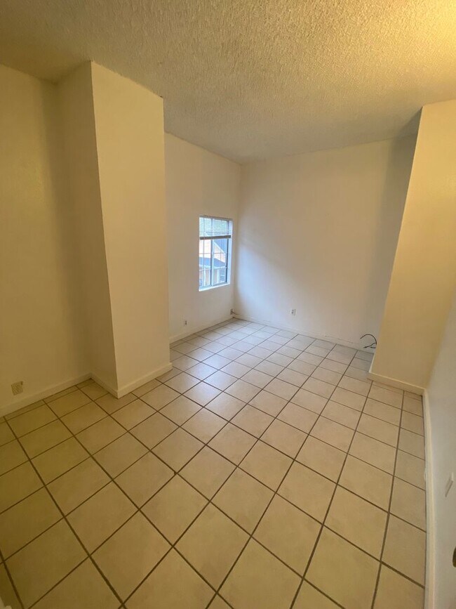 Building Photo - 1560 Montgomery St