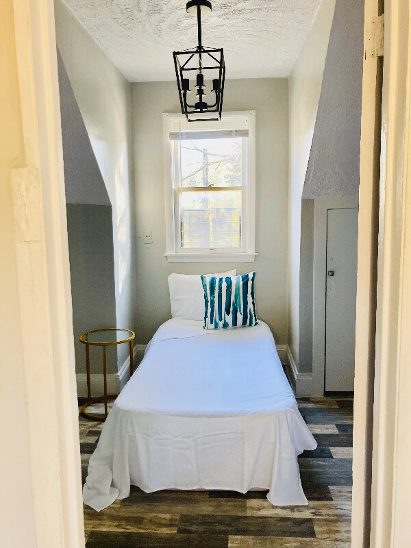 Foto del edificio - 4192 Massachusetts St