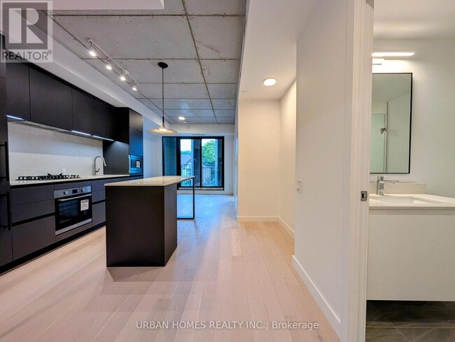 Building Photo - 1720 Bayview Ave