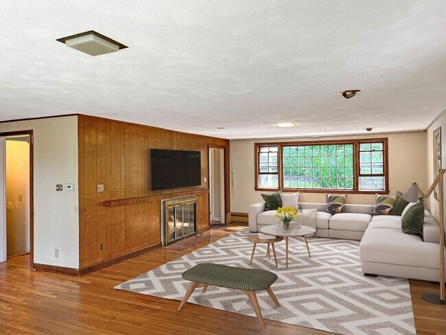 Building Photo - 121 Claremont St