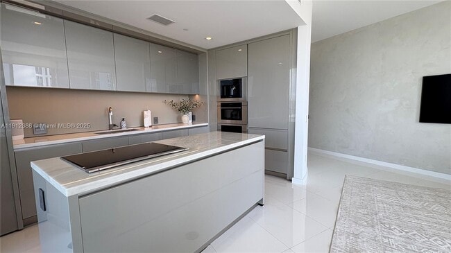 Building Photo - 18975 Collins Ave