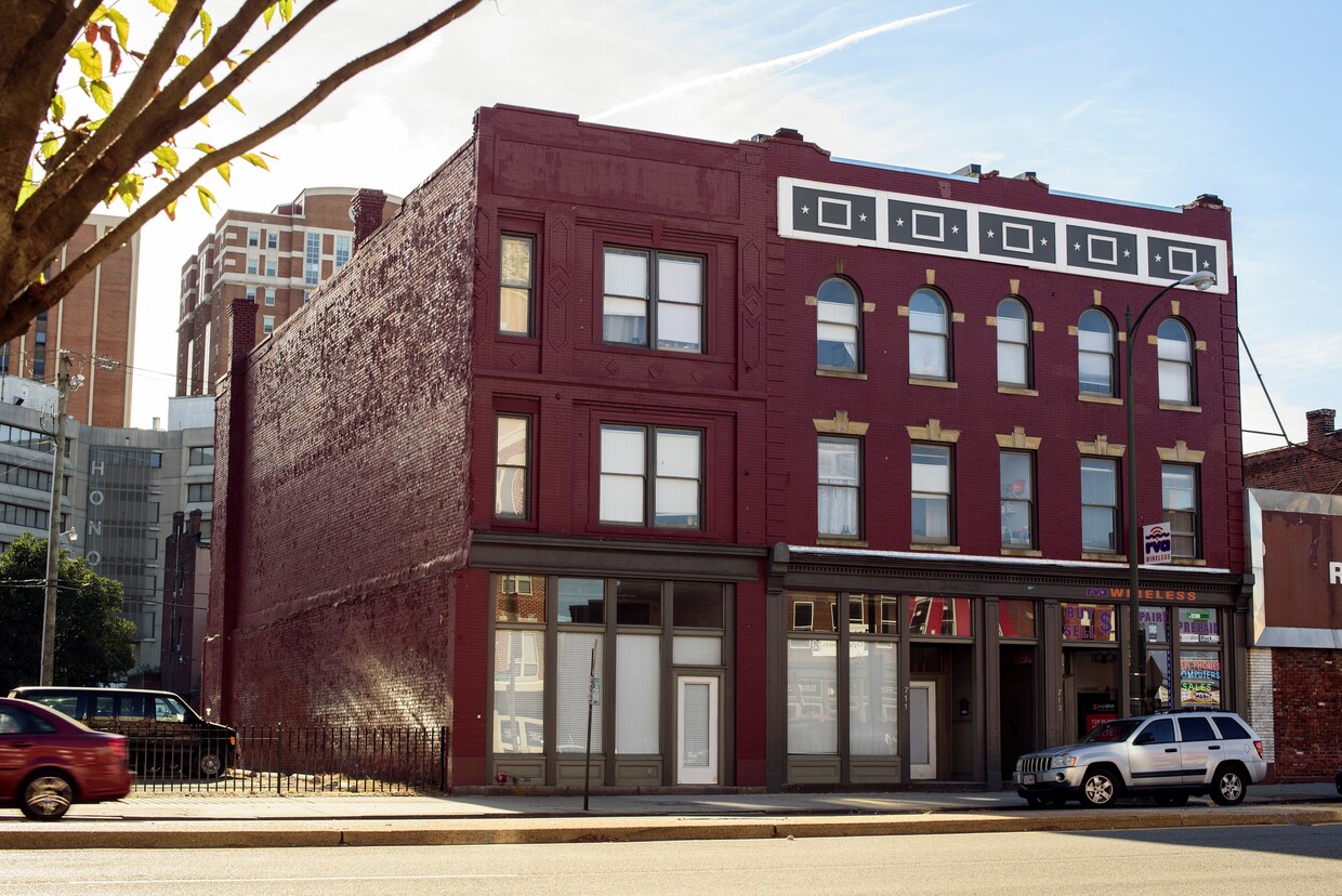 Primary Photo - 711 W Broad St