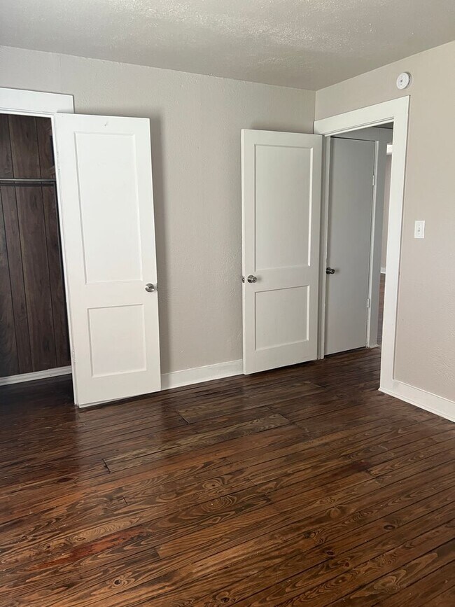Foto del edificio - Unlock Your Next Door..3/2 Located Downtown Burleson