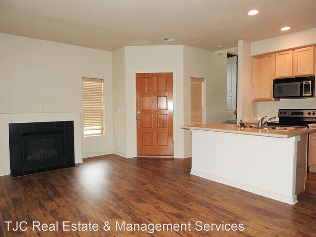 Building Photo - 2 br, 1.5 bath House - 9944 MLK Blvd