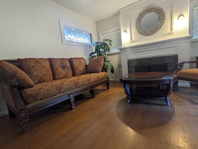 Foto del edificio - 4320 Watkins Dr