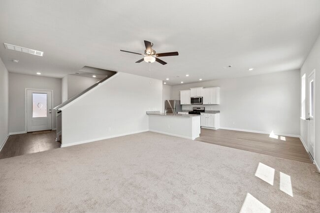Foto del edificio - 6410 Summer Pass Dr