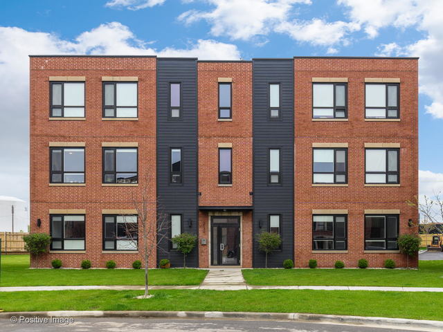 Primary Photo - 2114 N Nashville Ave