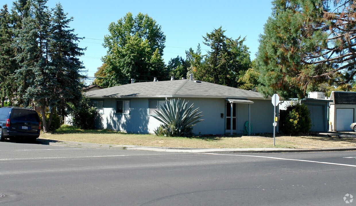 Primary Photo - 195-197 Arlen Dr
