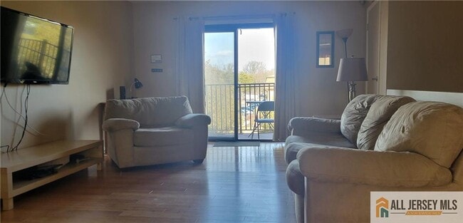 Building Photo - 1212 N Oaks Blvd