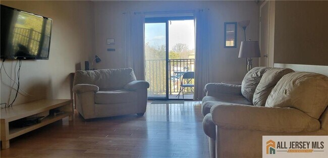 Foto del edificio - 1212 N Oaks Blvd