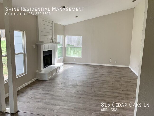 Foto del edificio - 815 Cedar Oaks Ln
