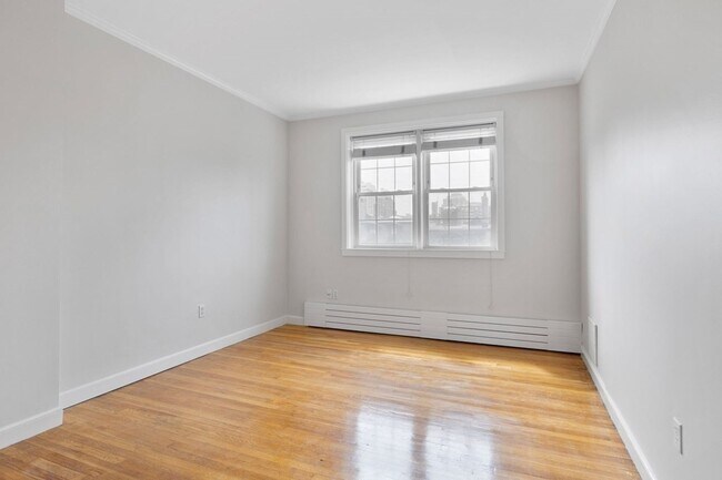 Building Photo - 124 Beacon St