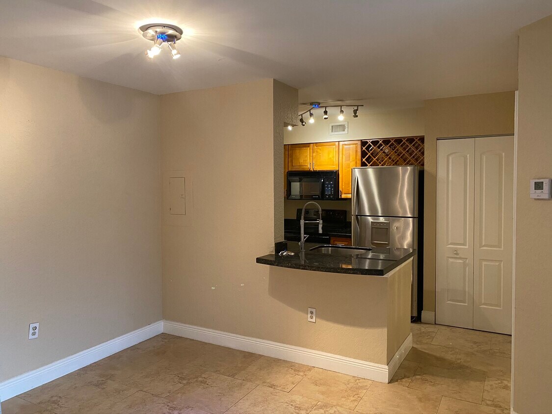 Foto principal - 2850 N Oakland Forest Dr