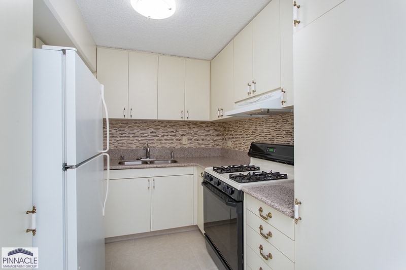 Primary Photo - 2465 Kuhio Ave.