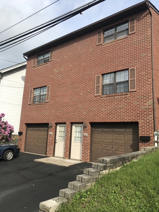 209 6th St, Blawnox, PA 15238 Townhome Rentals in Blawnox PA