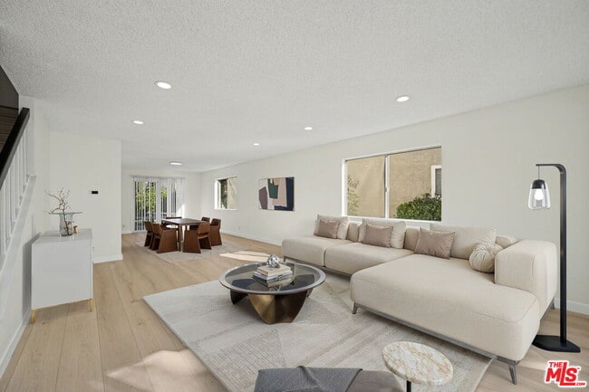 Building Photo - 243 Blanquita Way