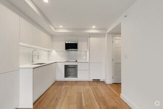 Building Photo - 3460 Rue Peel