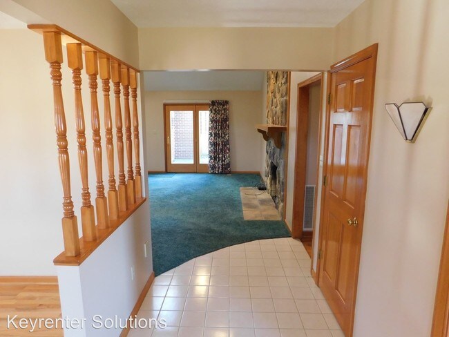 Building Photo - 2 br, 2.5 bath House - 266 McKinley Road