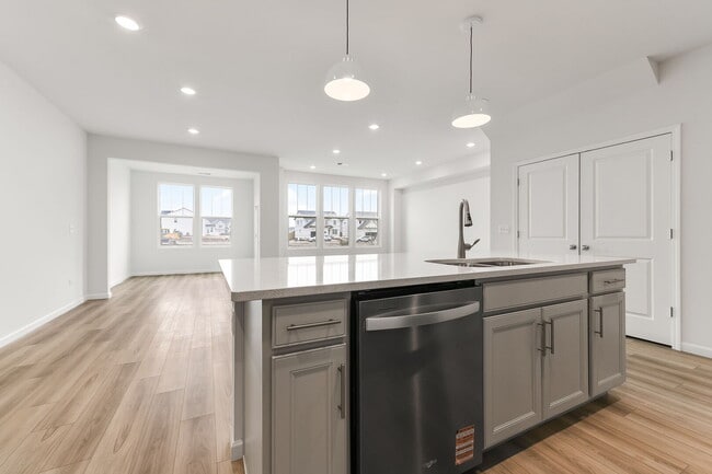 Foto del edificio - 672 Switchgrass Wy