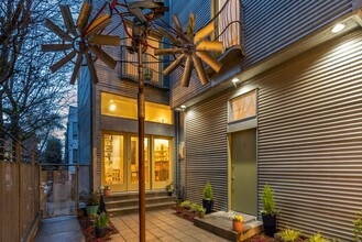 Building Photo - 213 11th Ave E