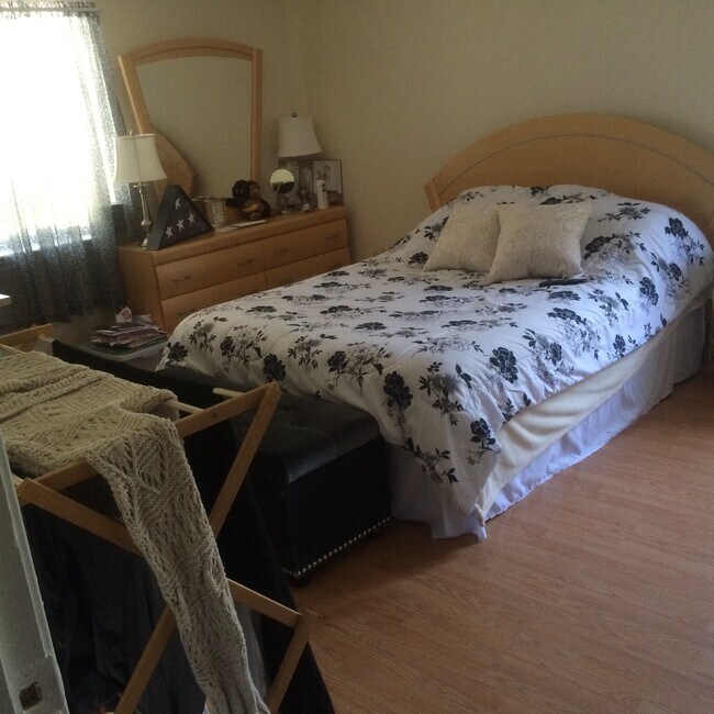 Bedroom1 picture1 - 90 Neponset St