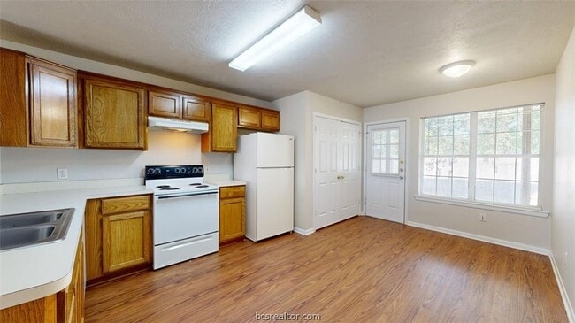 Building Photo - 1513 Hollow Hill Dr