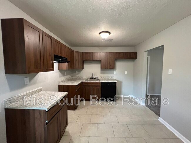 Building Photo - 2810 N Redbud Cir