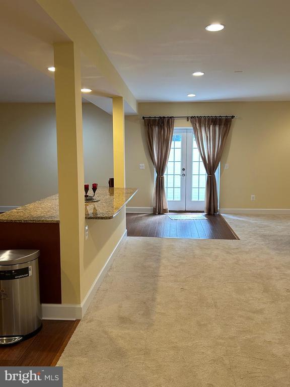 Building Photo - 41857 Rawnsley Dr