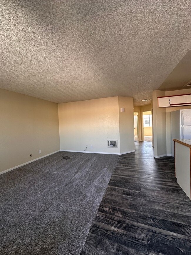 Building Photo - 2 Bedroom, 2 Bath condo in Secured complex...